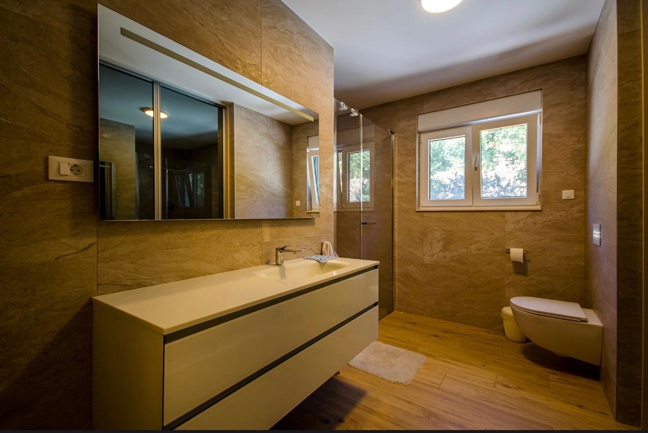 Apartment 2 toilet